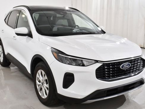 Used 2023 Ford Escape Active w/ Tech Pack #2 image 4