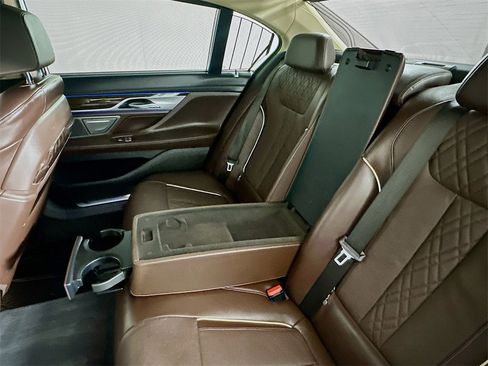 Used 2021 BMW 750i xDrive w/ Executive Package image 22