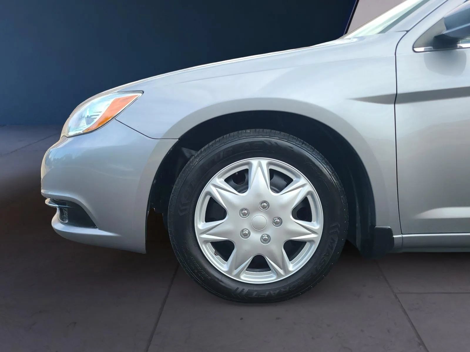 Used 2014 Chrysler 200 LX FWD image 9