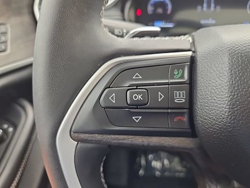 Used 2023 Jeep Grand Cherokee Limited w/ Luxury Tech Group II AWD/4WD image 25