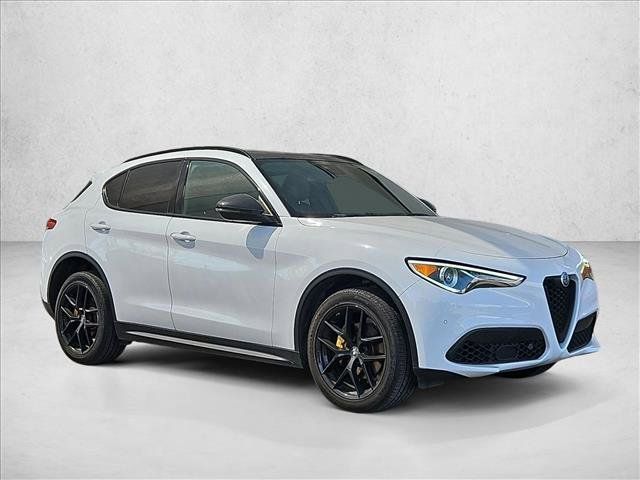 Used 2019 Alfa Romeo Stelvio Ti Sport w/ Quick Order Package 22S Sport AWD/4WD image 3