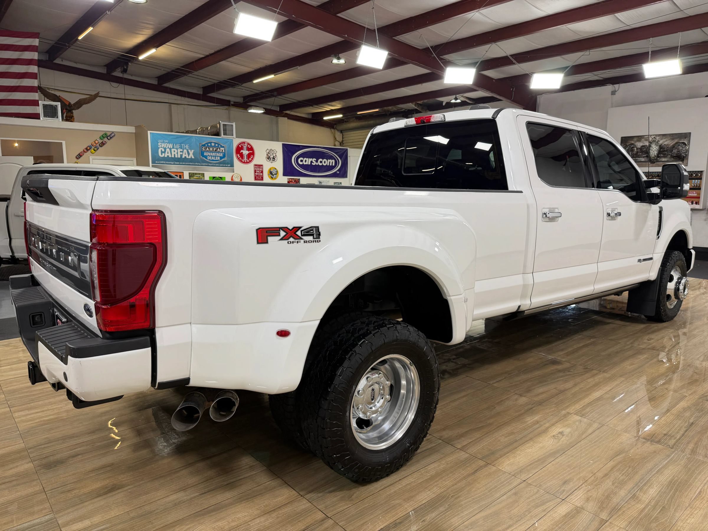 Used 2022 Ford F350 Platinum w/ FX4 Off-Road Package AWD/4WD image 6