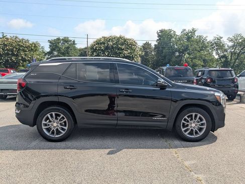 Used 2024 GMC Terrain SLT FWD image 2