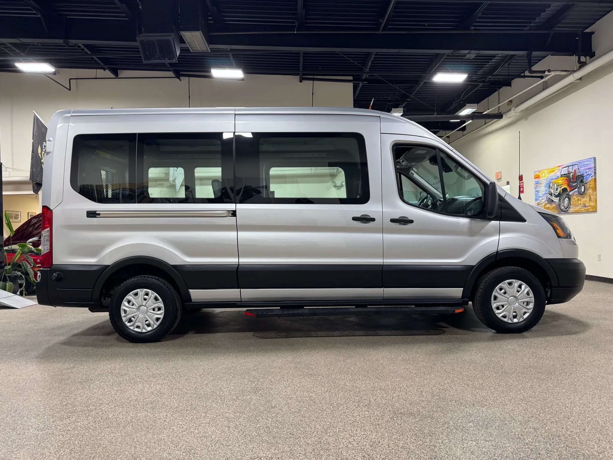 Used 2019 Ford Transit 250 148 Medium Roof RWD image 5