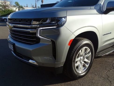 Used 2024 Chevrolet Suburban LT image 6