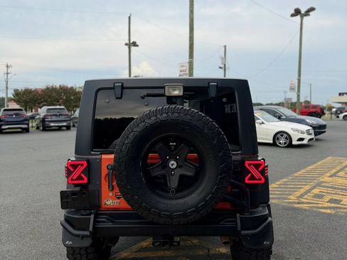 Used 2015 Jeep Wrangler Unlimited Rubicon w/ Connectivity Group AWD/4WD image 5