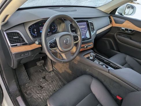 Used 2025 Volvo XC90 T8 Plus w/ Protection Package Premier image 13