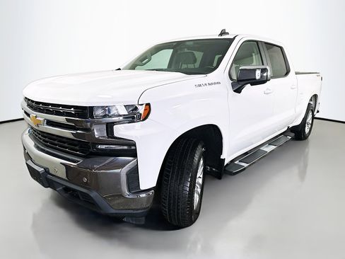 Used 2020 Chevrolet Silverado 1500 LT w/ Convenience Package AWD/4WD image 3