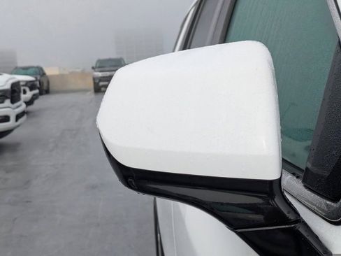 Used 2023 GMC Yukon SLT image 30