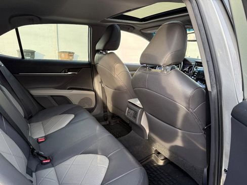 Used 2019 Toyota Camry XLE image 11