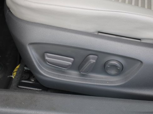 Certified 2020 Toyota Camry SE w/ Convenience Package image 12