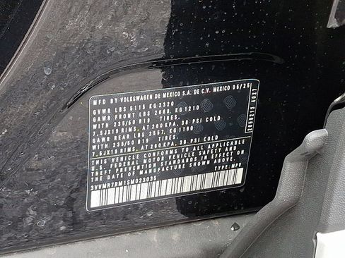 New 2025 Volkswagen Tiguan SE image 10