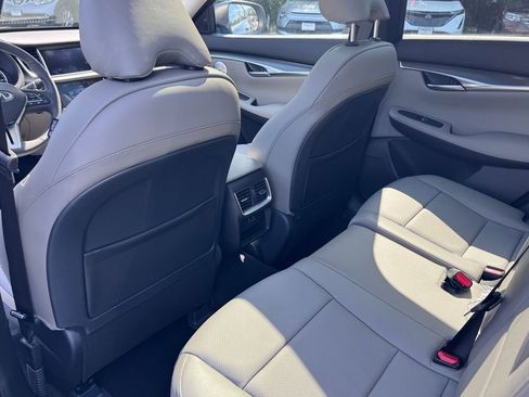 New 2025 INFINITI QX50 Luxe image 18