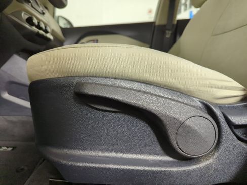 Used 2013 Kia Rio LX image 25