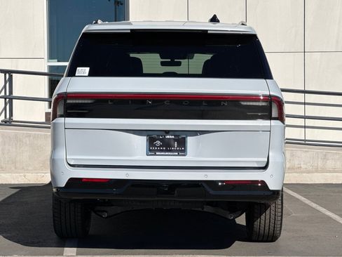 New 2025 Lincoln Navigator Reserve w/ Jet Appearance Package image 4
