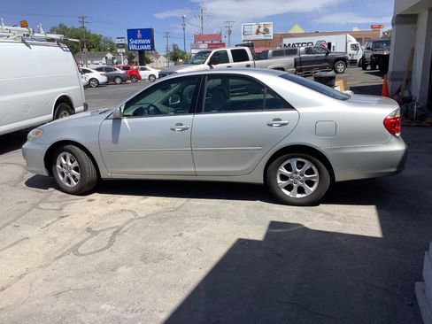 Used 2005 Toyota Camry XLE FWD image 14