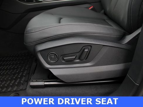 New 2025 Audi Q8 Premium image 4