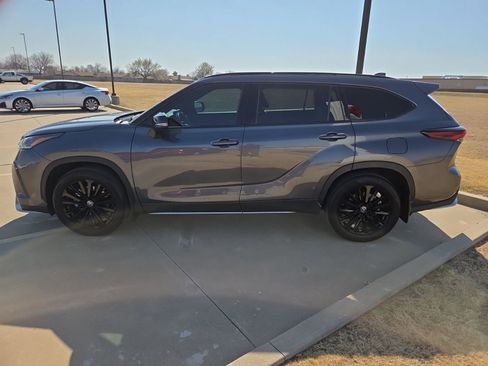 Used 2024 Toyota Highlander XSE image 8