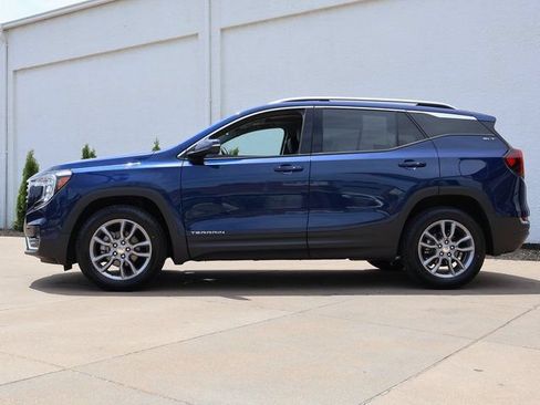 Used 2022 GMC Terrain SLT w/ LPO, Floor Liner Package AWD/4WD image 4
