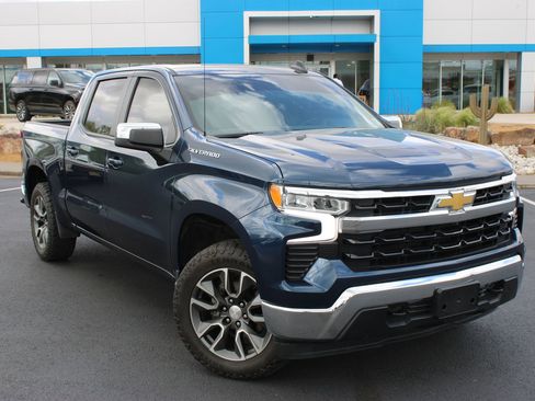 Used 2022 Chevrolet Silverado 1500 LT image 2