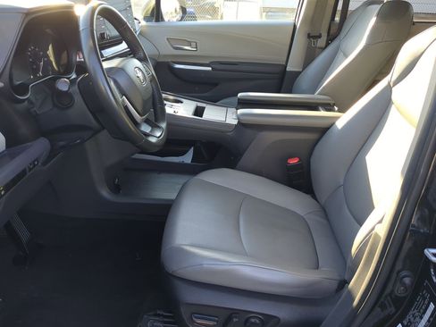 Used 2023 Toyota Sienna XLE image 15