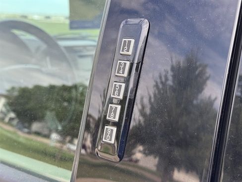 Used 2015 Ford F150 XLT AWD/4WD image 7