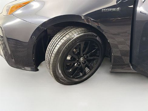 Used 2022 Toyota Prius AWD image 37