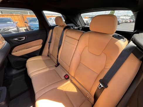 Used 2020 Volvo XC60 T6 Momentum w/ Protection Package Premier AWD/4WD image 20