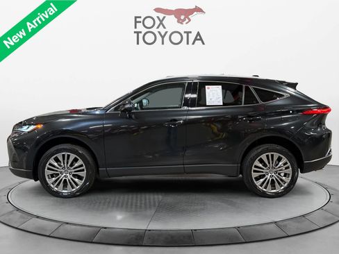 Used 2024 Toyota Venza XLE image 3
