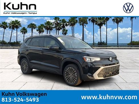 New 2025 Volkswagen Taos SE image 1