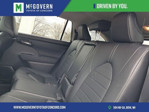 Used 2023 Toyota Highlander XLE AWD/4WD image 21