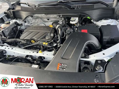 Certified 2025 Chevrolet Trax LT w/ Driver Confidence Package image 11