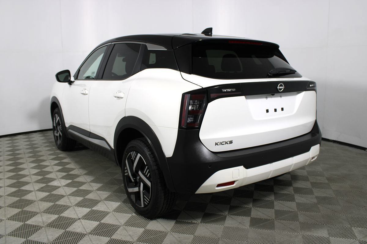 Used 2025 Nissan Kicks SV FWD image 21