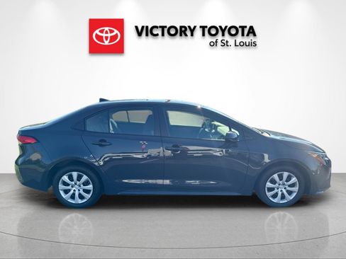 Used 2025 Toyota Corolla LE FWD image 2