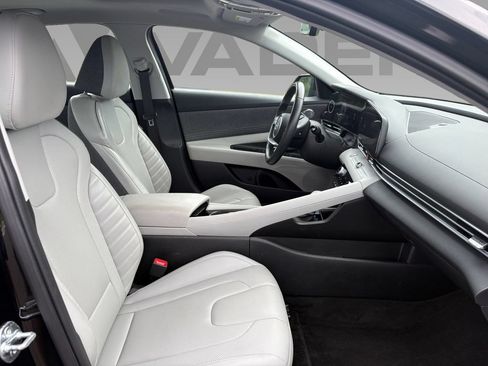 Used 2025 Hyundai Elantra Limited FWD image 15