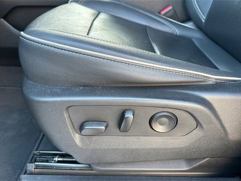 Used 2023 GMC Yukon SLT image 13