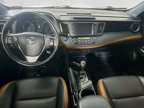 Used 2018 Toyota RAV4 SE AWD/4WD image 16
