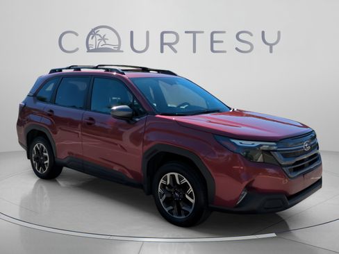 Used 2025 Subaru Forester Premium AWD/4WD image 9