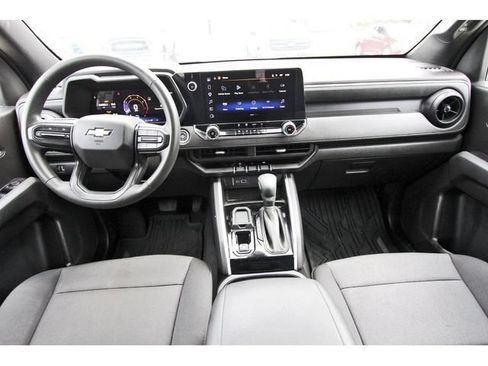 Used 2025 Chevrolet Colorado W/T RWD image 8