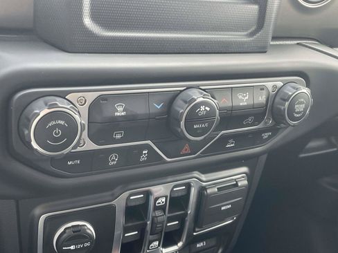 Used 2023 Jeep Gladiator Sport AWD/4WD image 12