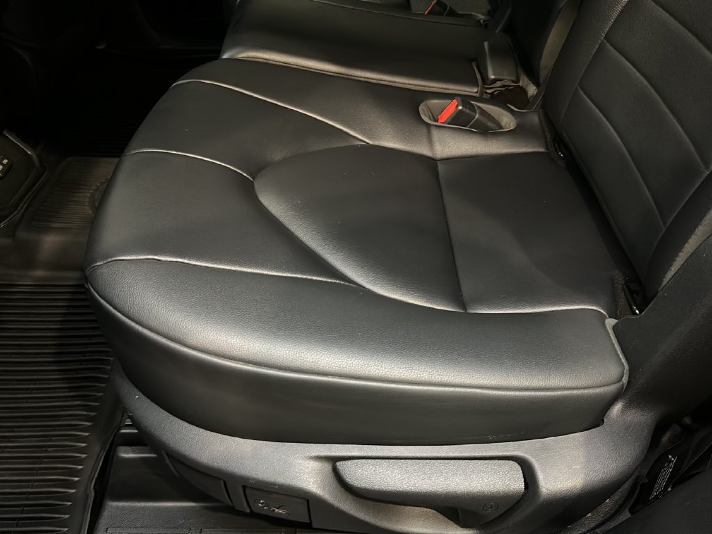 Used 2023 Toyota Highlander XLE AWD/4WD image 15