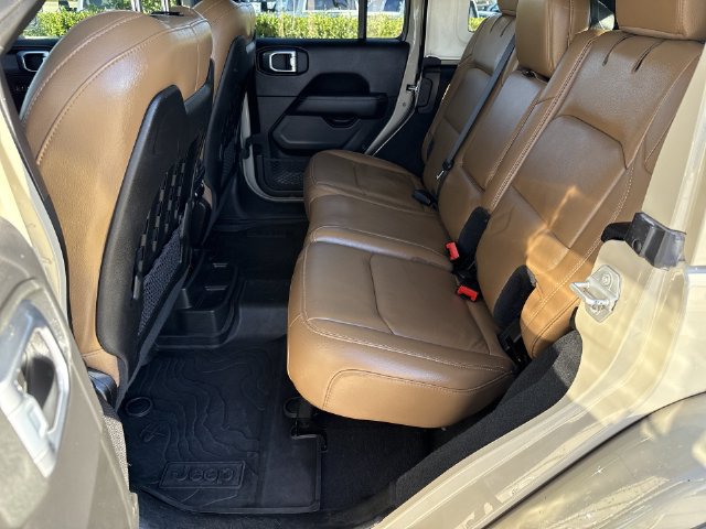 Used 2022 Jeep Wrangler Unlimited Rubicon w/ LED Lighting Group AWD/4WD image 16