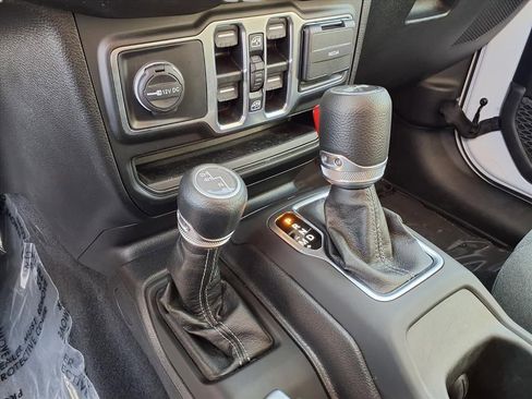 Used 2025 Jeep Wrangler Sport S image 9