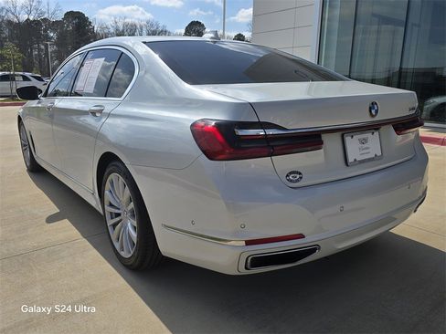 Used 2021 BMW 740i w/ Premium Package image 3