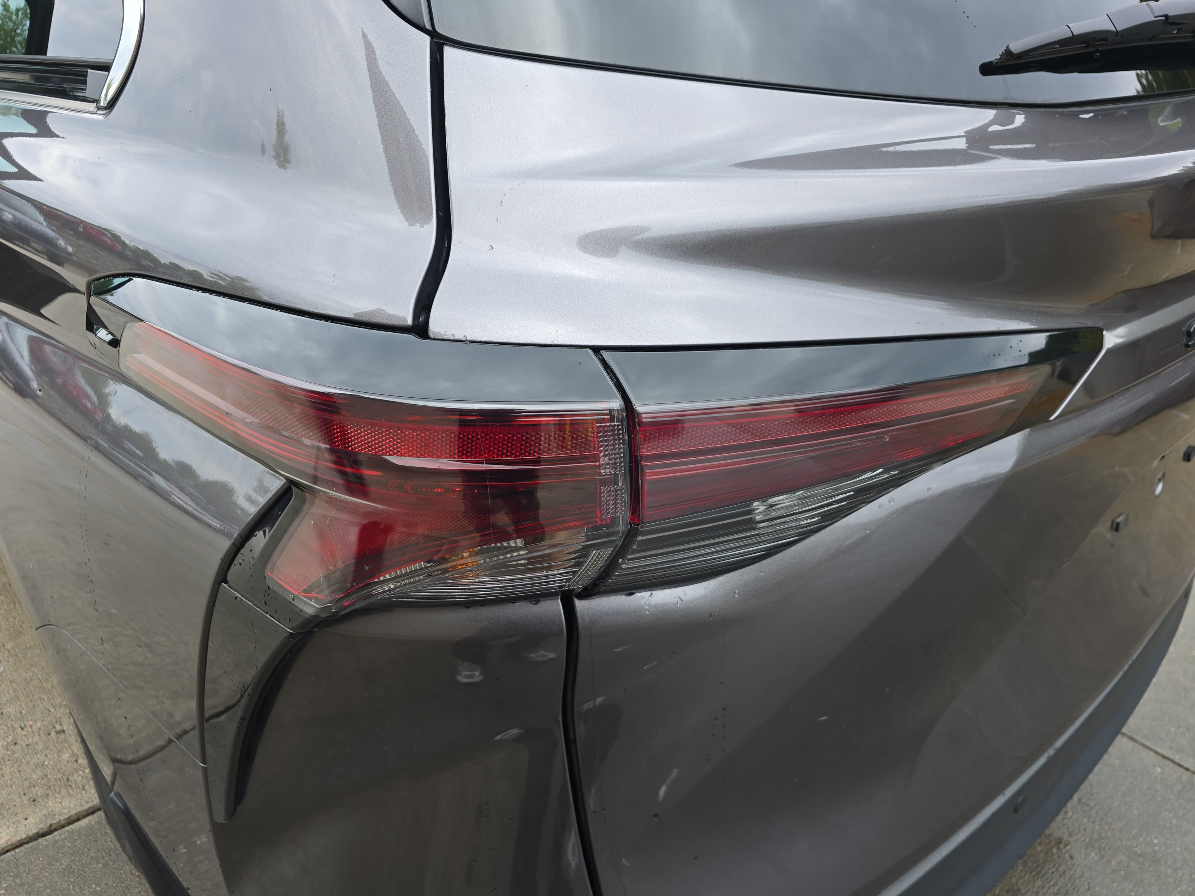 Used 2024 Toyota Sienna XLE FWD image 35