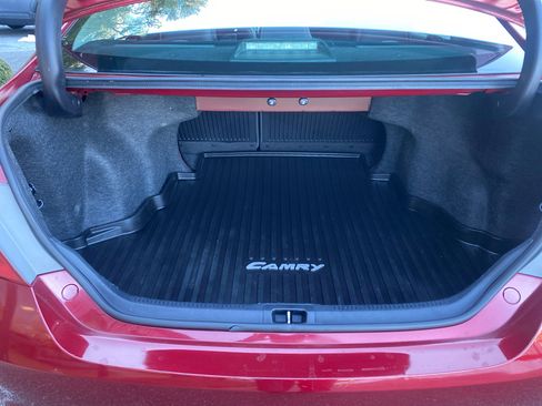 Used 2017 Toyota Camry SE image 28