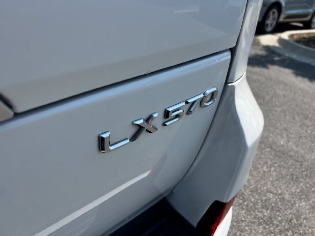 Used 2017 Lexus LX 570 4WD image 38
