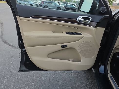 Used 2018 Jeep Grand Cherokee Limited AWD/4WD image 24