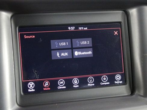 Used 2022 Dodge Charger SXT image 34