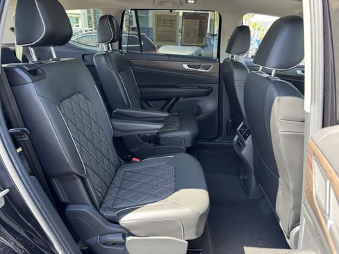 Certified 2024 Volkswagen Atlas SEL Premium R-Line AWD/4WD image 35